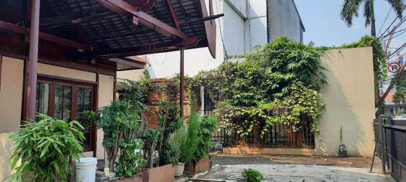 dijual tanah jl raya cut mutia menteng