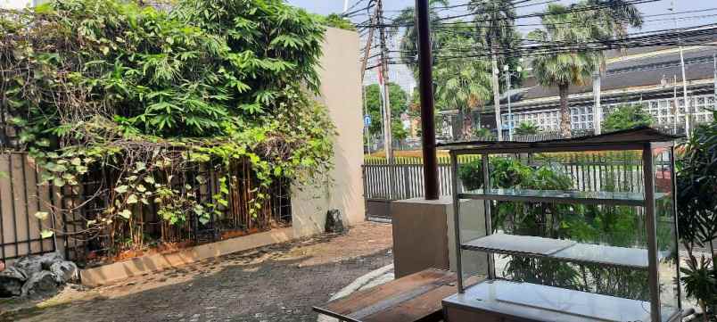 dijual tanah jl raya cut mutia menteng
