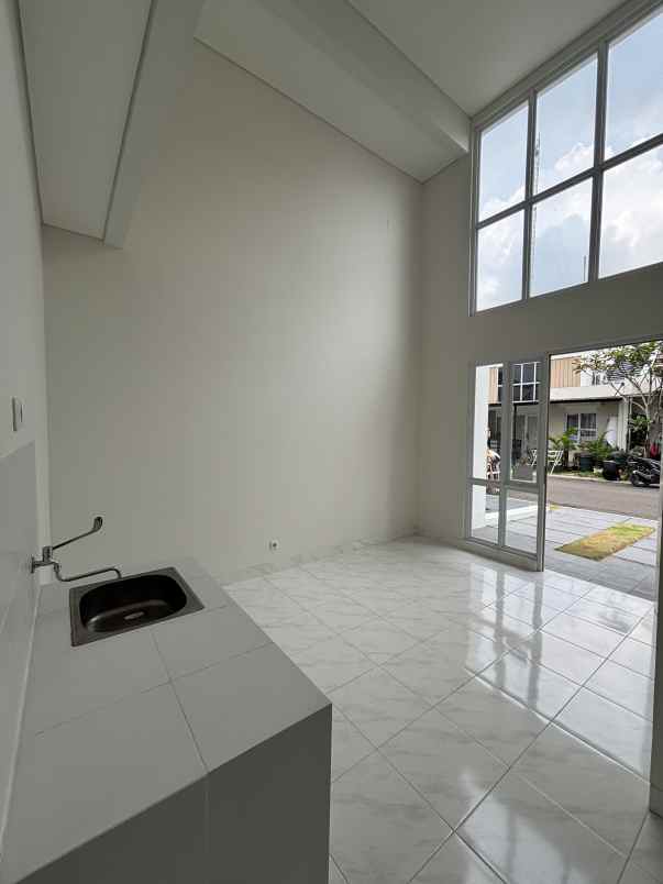 dijual unit rumah baru paramount petals