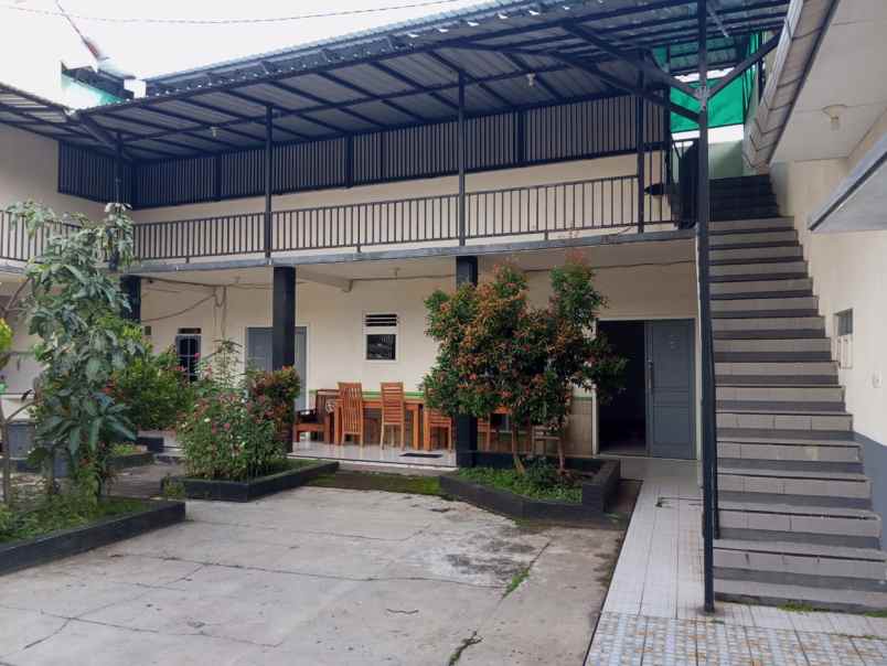 dijual villa batu