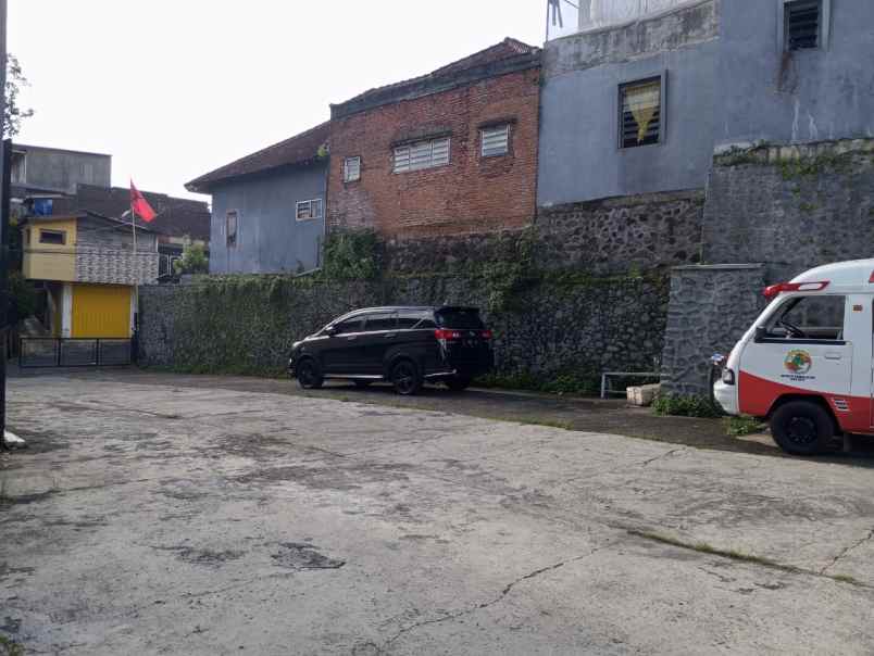 dijual villa batu