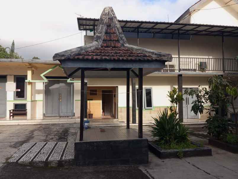 dijual villa batu