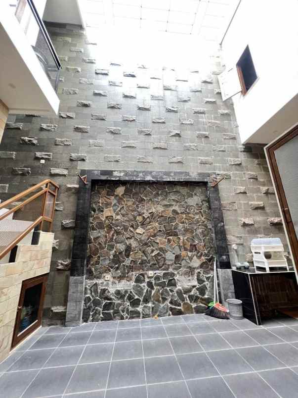 dijual villa cantik semi furnished lokasi junrejo batu