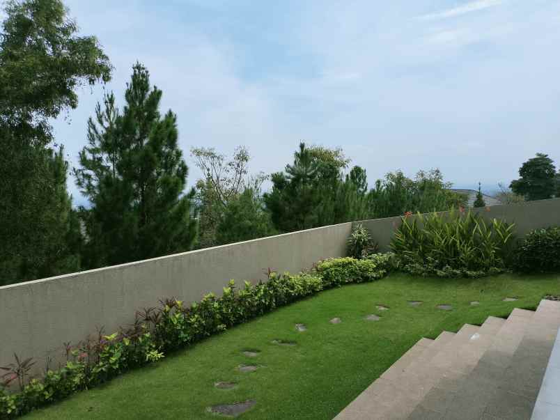 dijual villa jalan taman dayu