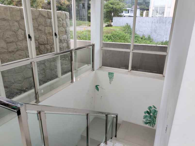 dijual villa jalan taman dayu