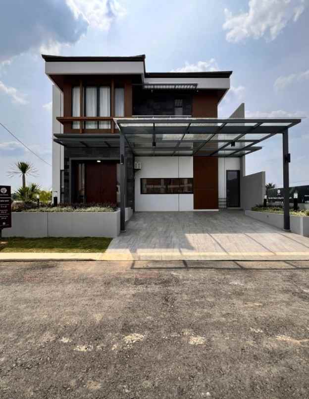 dijual villa komplek royal sumatra