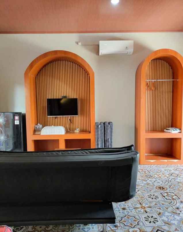 dijual villa ngemplak