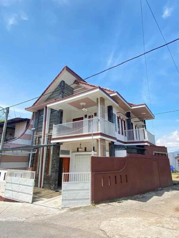 dijual villa sidomulyo sumberejo batu