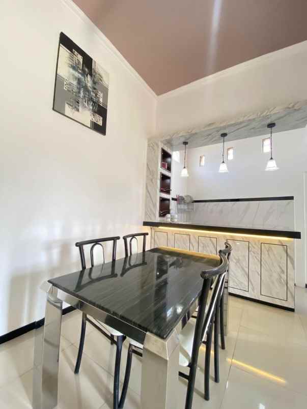 dijual villa sidomulyo sumberejo batu