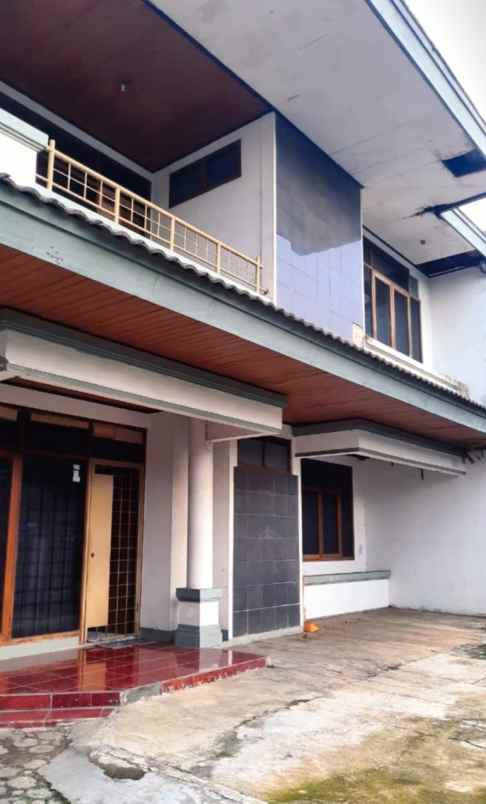 dikontrakkan rumah nyaman di surya sumantri pasteur