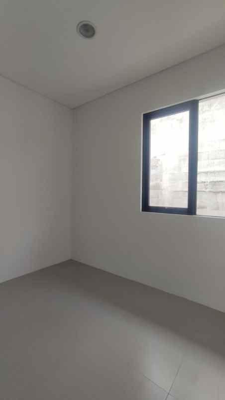 disewakan rumah baru di park serpong