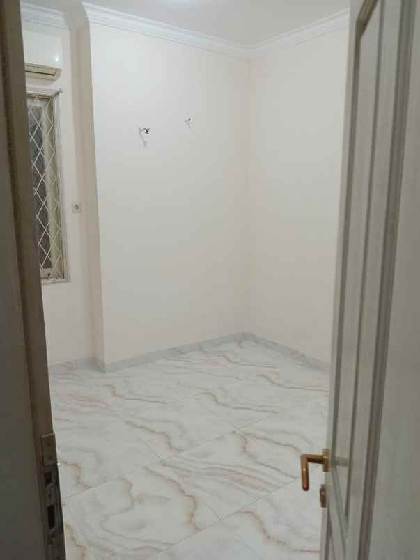 disewakan rumah bukit gading mediterania