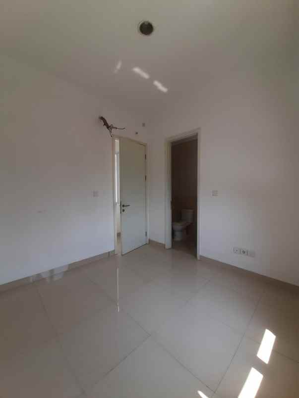 disewakan rumah cluster la seine jakarta