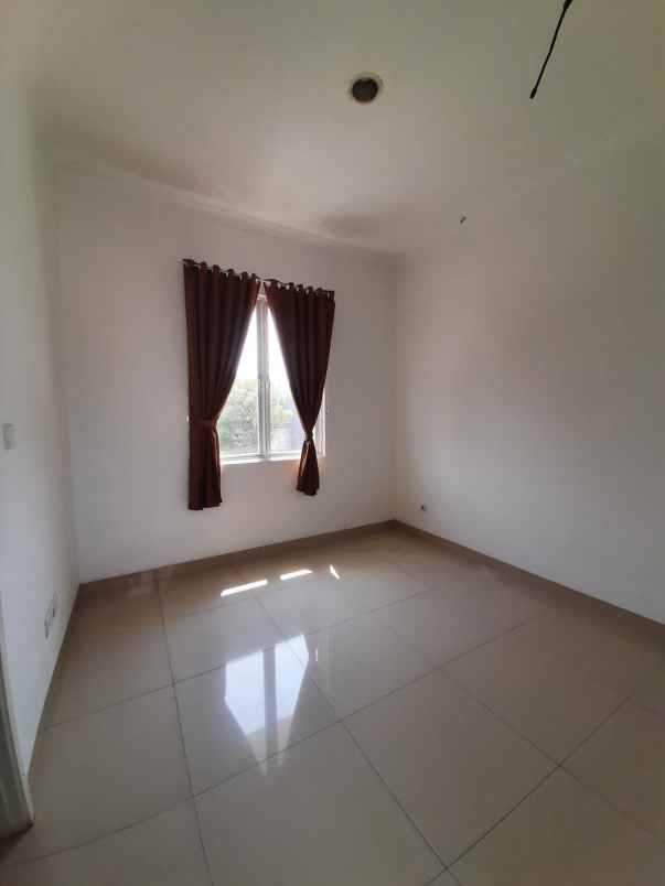 disewakan rumah cluster la seine jakarta
