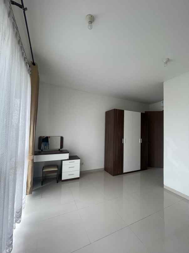 disewakan rumah graha natura e 70