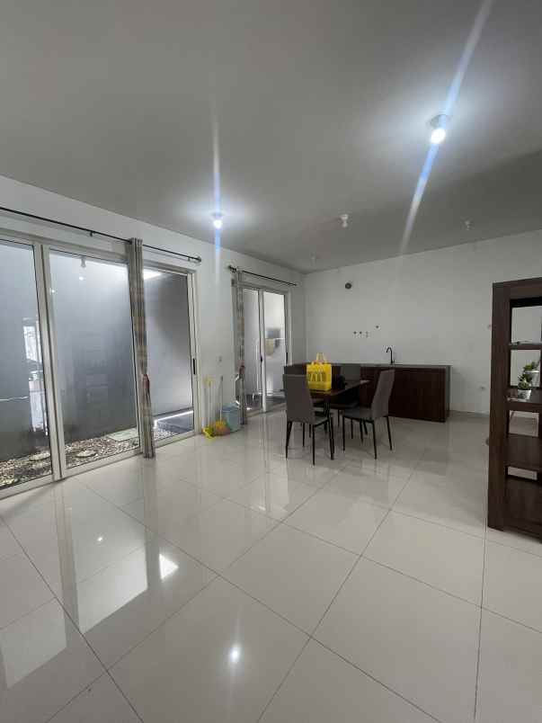 disewakan rumah graha natura e 70