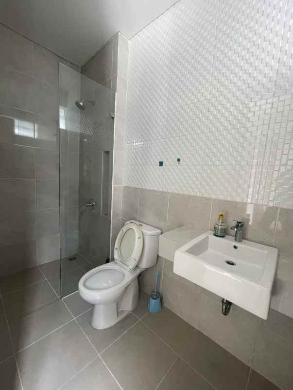 disewakan rumah graha natura e 70