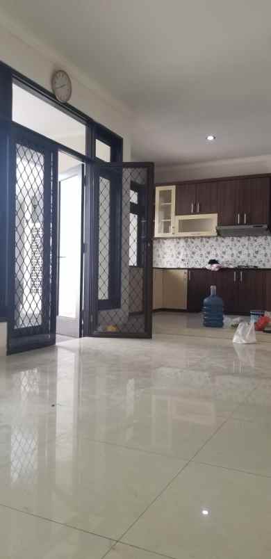 disewakan rumah grand family