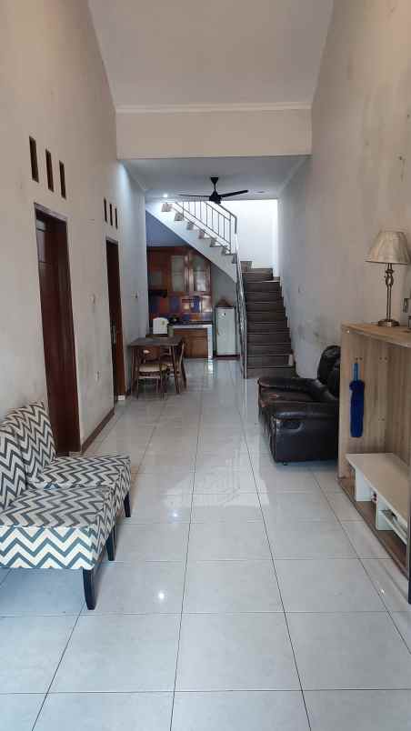 disewakan rumah jalan rajawali 1 no 126 rt