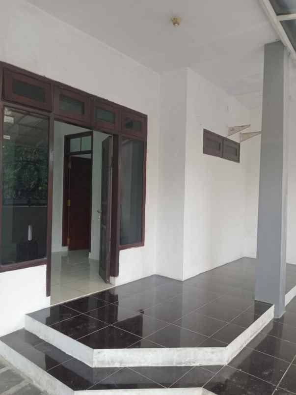 disewakan rumah medayu selatan