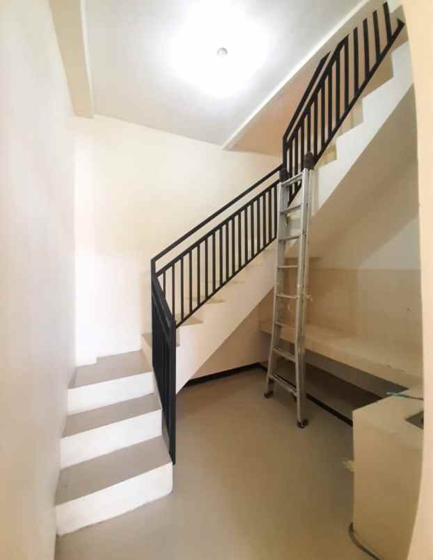 disewakan rumah pantai mentari