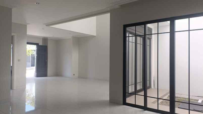 disewakan rumah summarecon crown gading