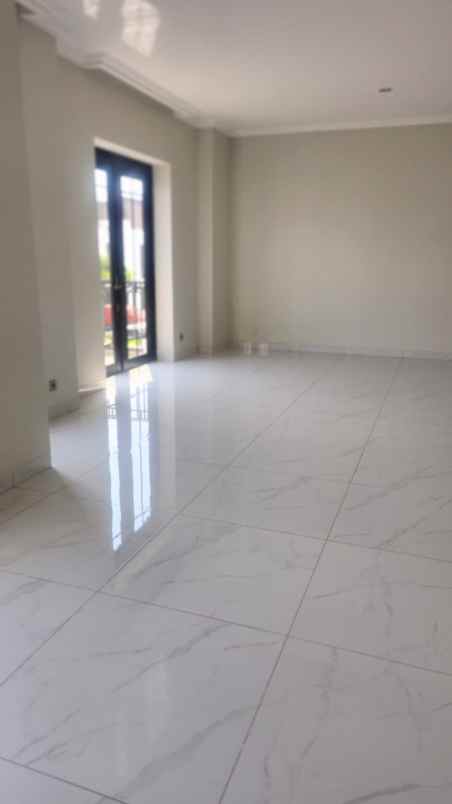 disewakan rumah summarecon crown gading