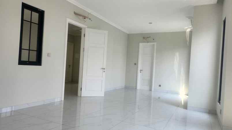disewakan rumah summarecon crown gading