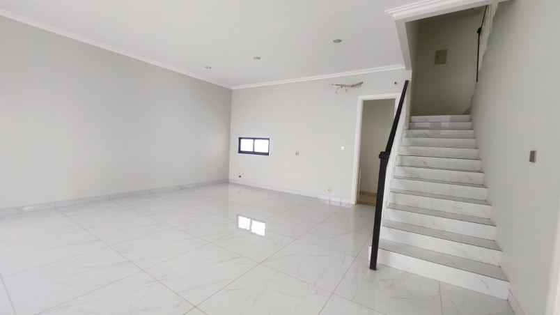 disewakan rumah summarecon crown gading