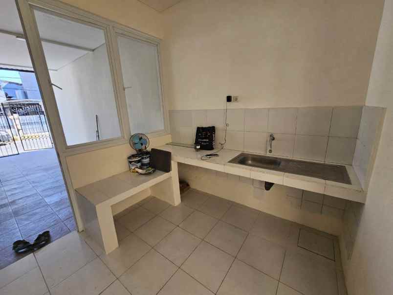 disewakan rumah sutorejo