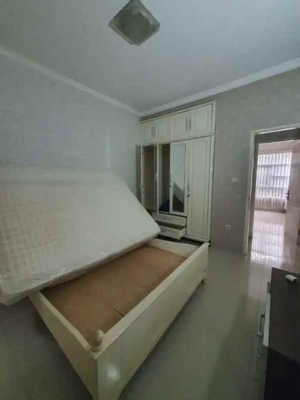 disewakan rumah tinggal furnished di ciputat