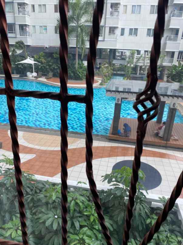 jual cepat lantai 2 semi furnished view kolam renang