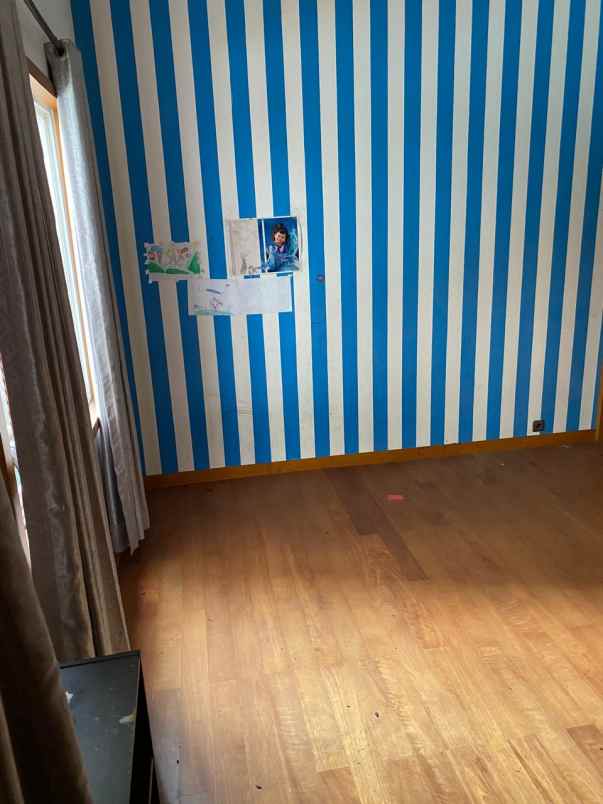 jual cepat lantai 2 semi furnished view kolam renang