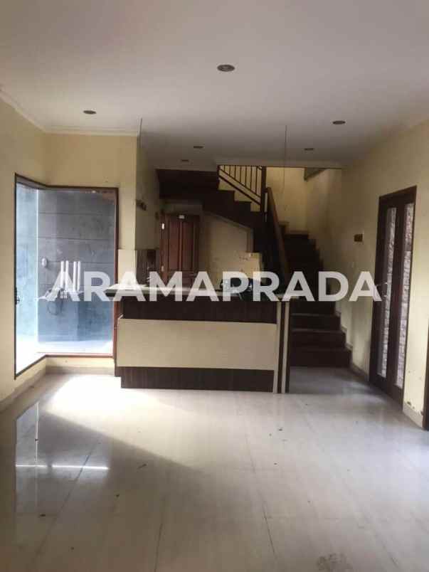 jual rumah 2 lantai 3 1 kamar nangka denpasar utara