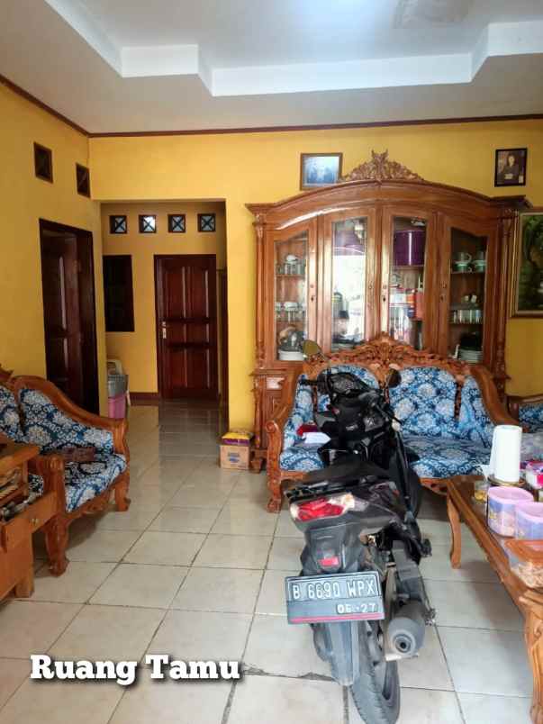 jual rumah besar 1 lantai