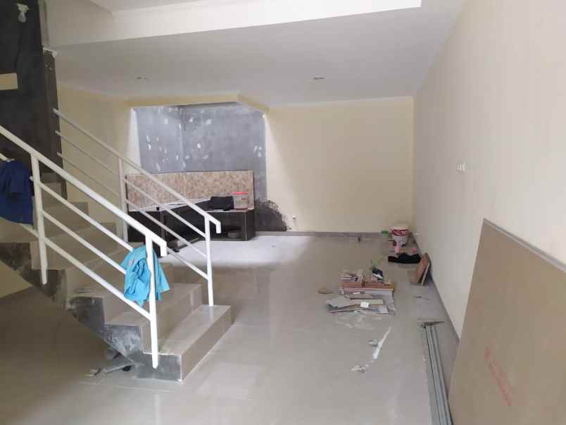 jual rumah super baru kav dki meruya