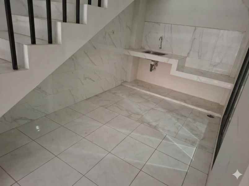 minimalis siap huni babatan pratama wiyung harga 1m an