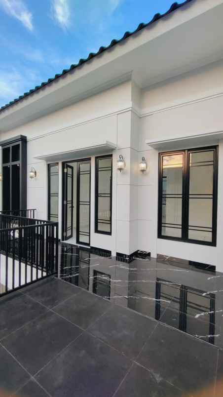 rasain hidup tenang di rumah modern kencana loka bsd