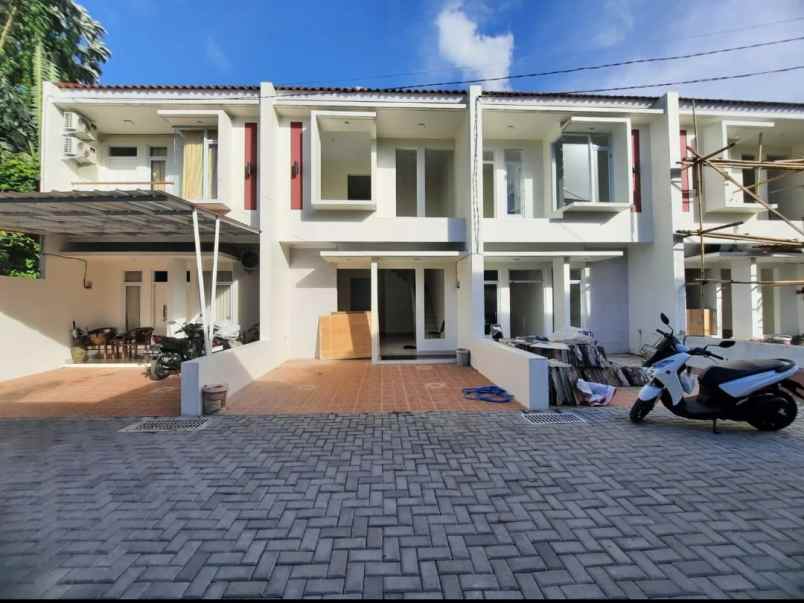 ready stock rumah 2 lantai siap huni di jatikramat