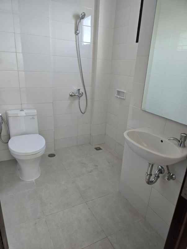 rukan 3 lantai grand shanghai pik 2