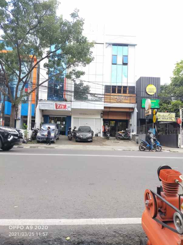 ruko 3 lantai strategis jalan utama buah batu bandung