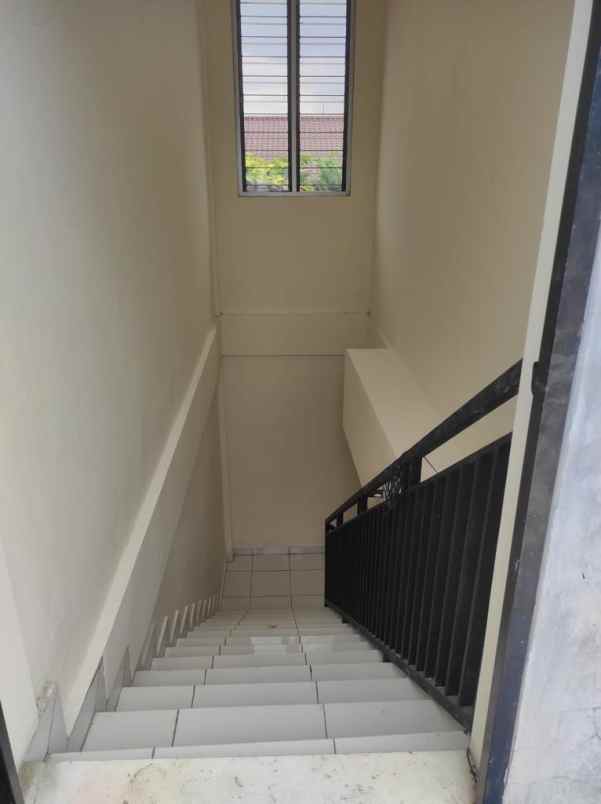 ruko baru renovasi di centra kemang utara jaksel