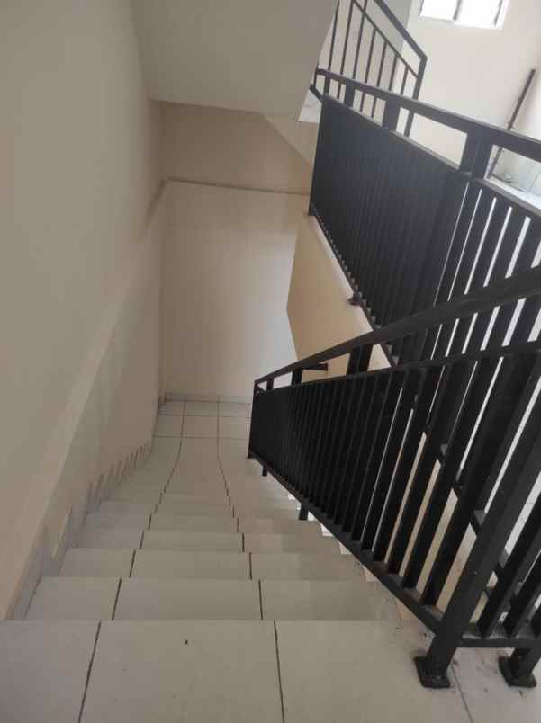 ruko baru renovasi di centra kemang utara jaksel