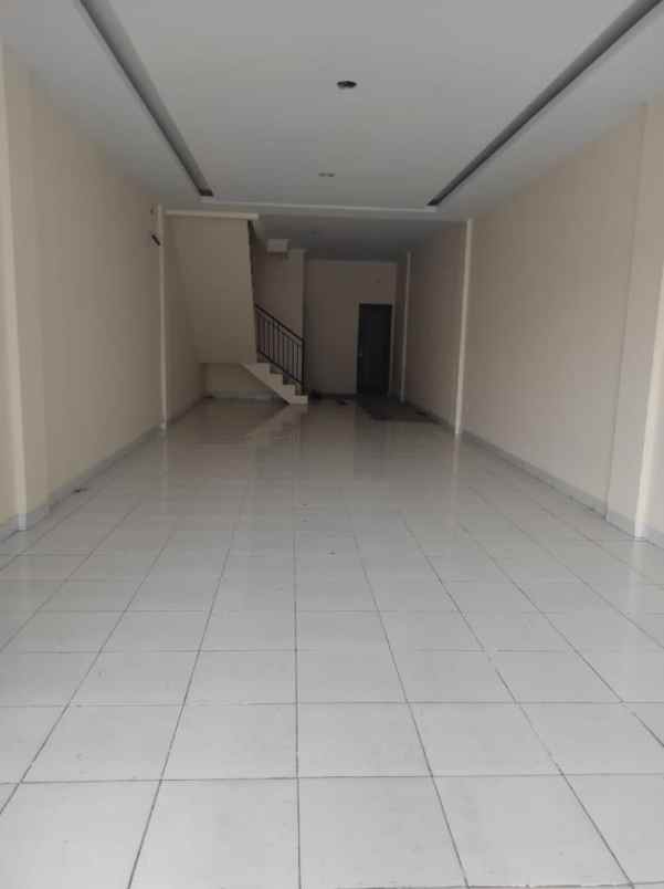 ruko baru renovasi di centra kemang utara jaksel