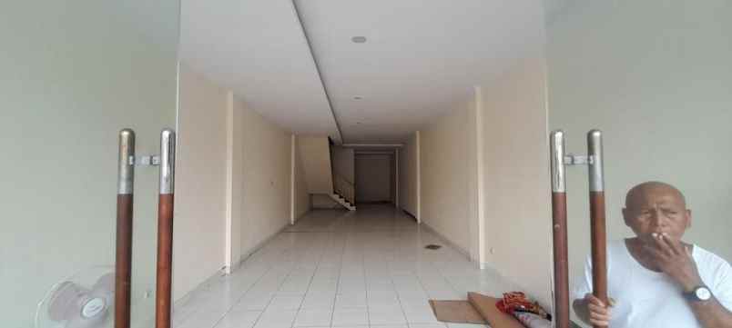 ruko baru renovasi di centra kemang utara jaksel