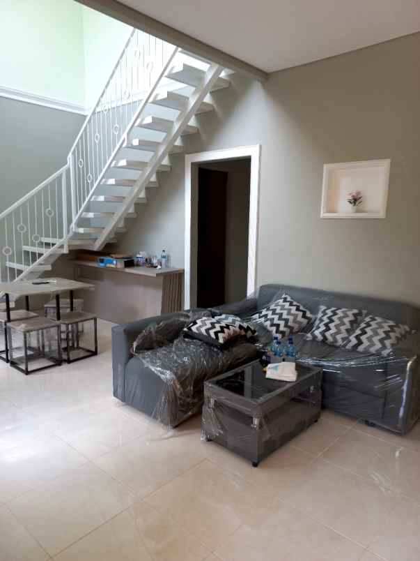 rumah 10 menit dari kampus unnes di semarang