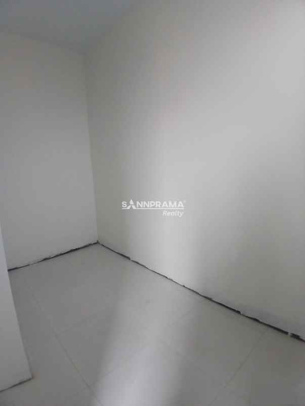 rumah 2 lantai ada pool di tanah baru depok