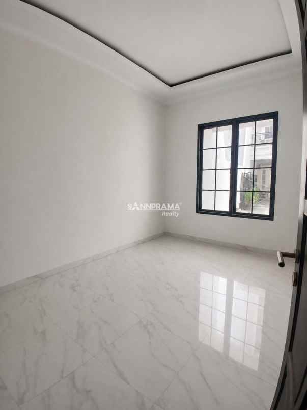 rumah 2 lantai ada pool di tanah baru depok