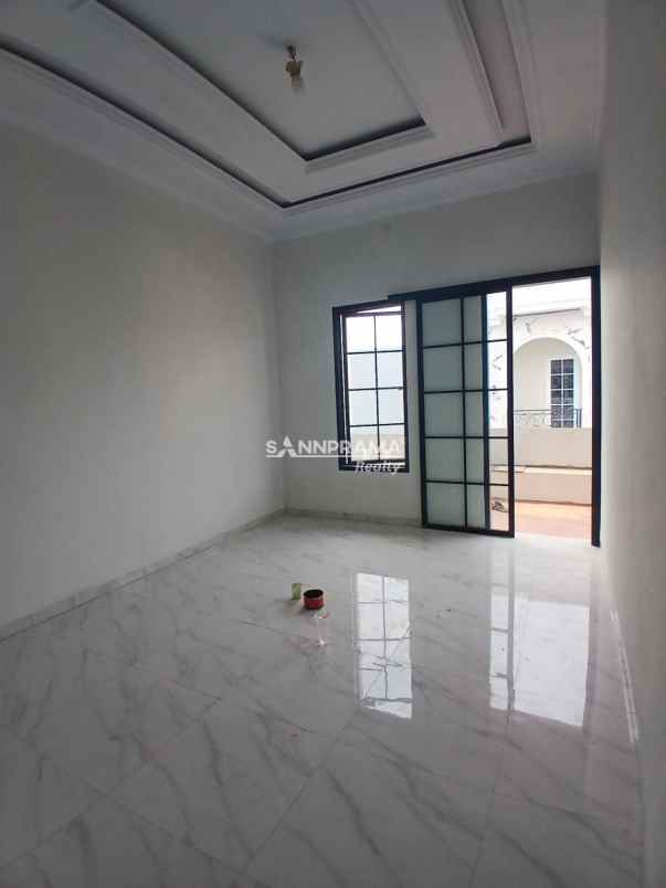 rumah 2 lantai ada pool di tanah baru depok
