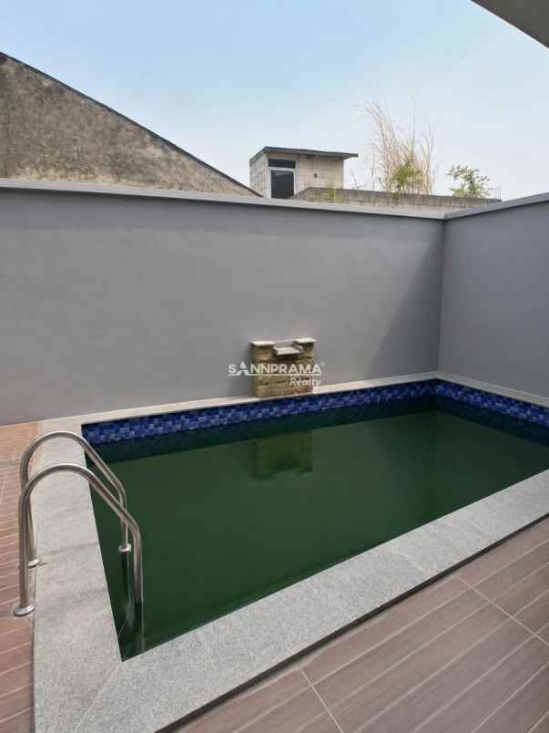 rumah 2 lantai ada pool di tanah baru depok